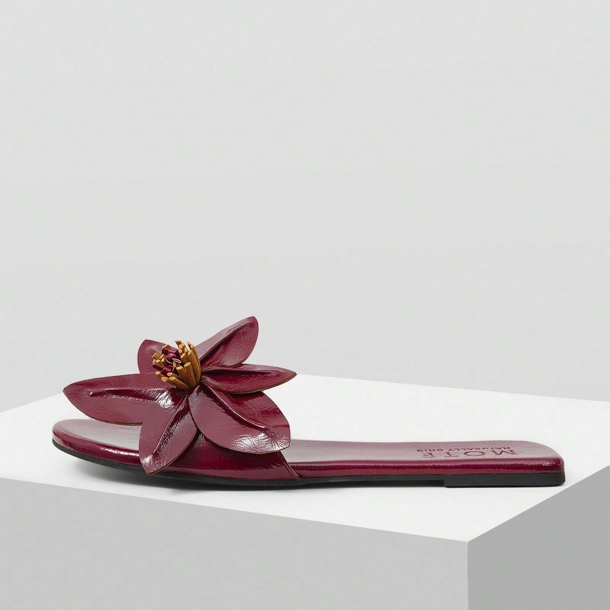 SANDALIAS PLANAS DE MUJER ESTILO DE VACACIONES CON DISEÑO FLORAL MODERNO Y CASUAL