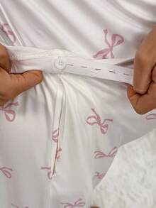 SHEIN 2件套孕妇舒适蝴蝶结印花V领上衣和裤子套装 - 彩色 - 查看 6