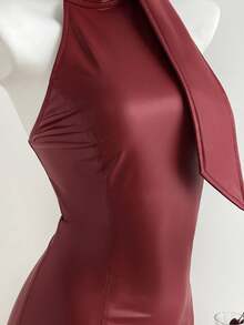 Elamini 酒红色 PU 皮革复古性感别致露背系带腰身修身迷你连衣裙 - 酒紅色 - 查看 6
