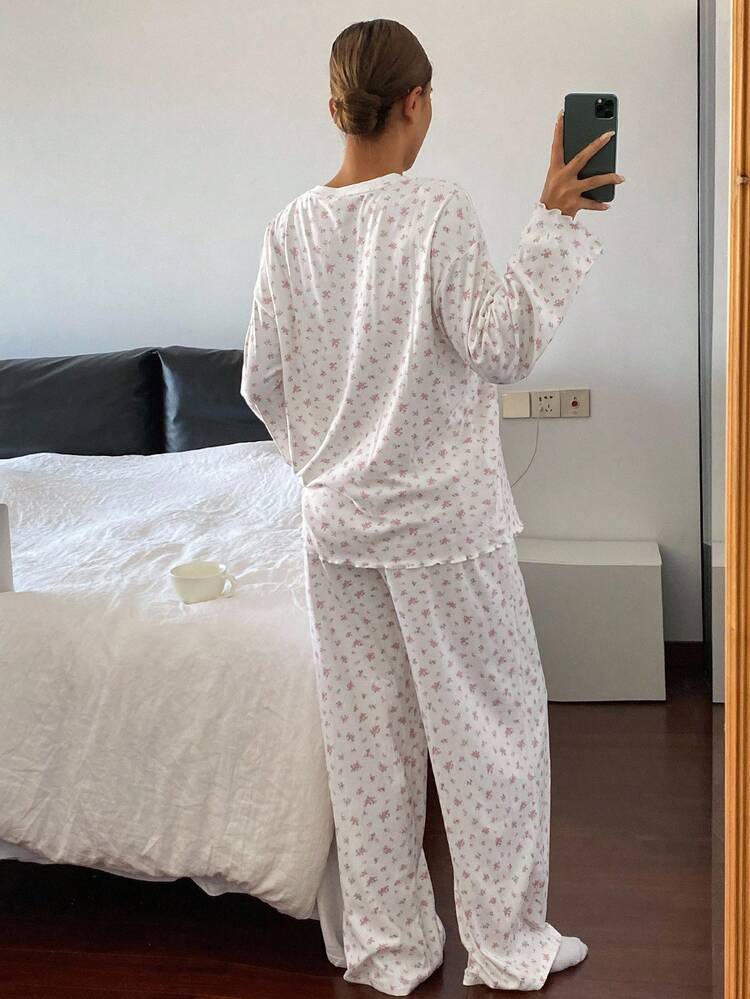 Ditsy Floral Loose & Comfortable Women Pajama Set, Fall Winter Clothes