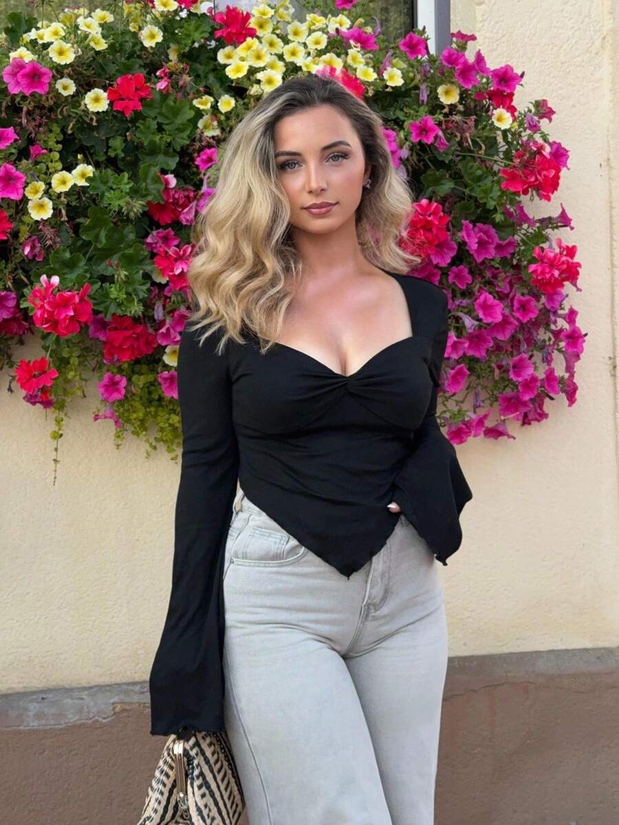 Jeta Ari 喇叭袖木耳邊扭結手帕下擺短款T恤 - 黑色 - 查看 1