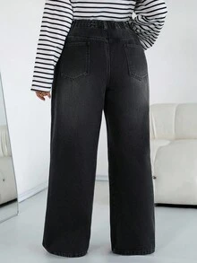 SHEIN PETITE CURVE Jeans de tela térmica para mujer de talla grande, de ajuste holgado con bolsillos, pernera ancha, de estilo casual, color negro, de corte relajado y talla grande para mujer, pantalones vaqueros cómodos - Negro - Ver 2