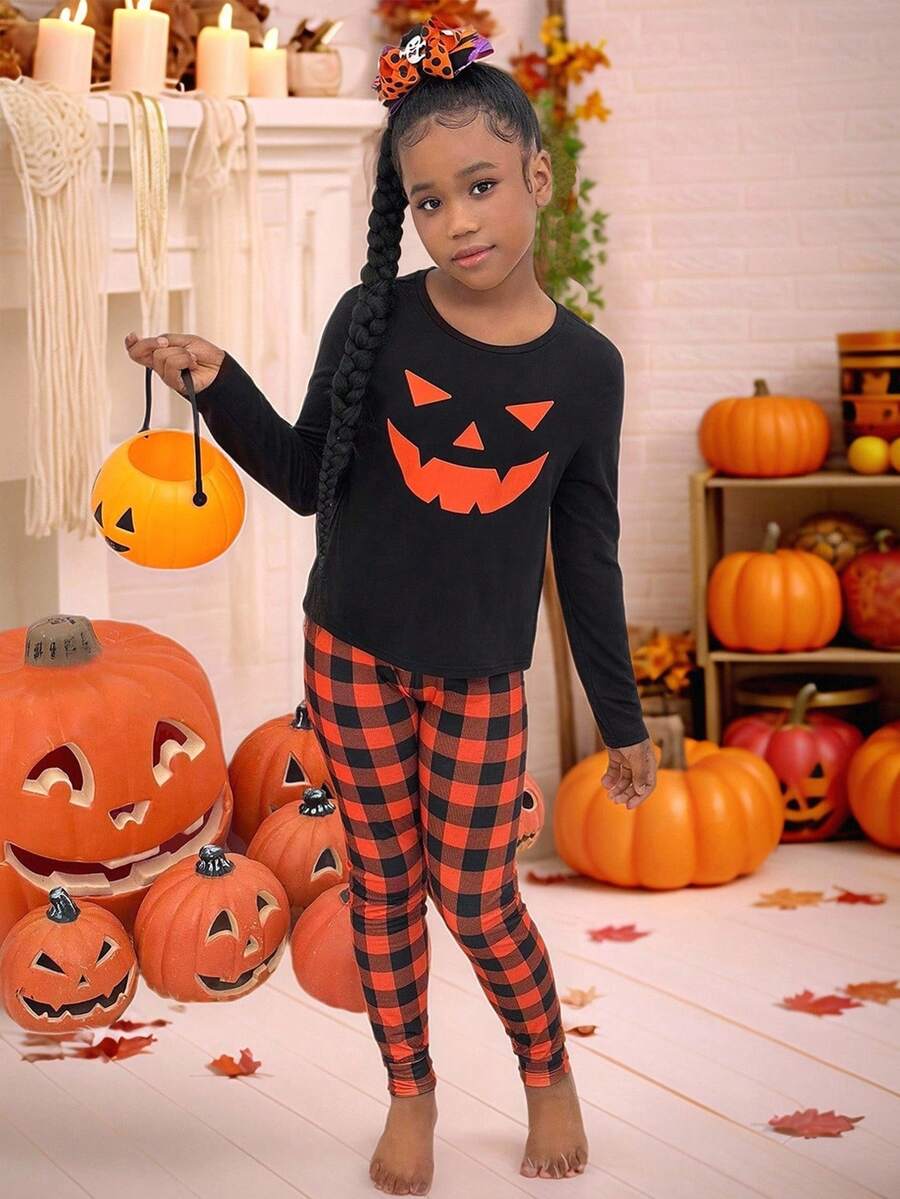SHEIN Ensemble pyjama adolecente mignon avec t-shirt à motif d'Halloween et pantalon à carreaux, ajusté et décontracté, vêtements d'automne, pour la fête d'Halloween - Noir - Voir 1