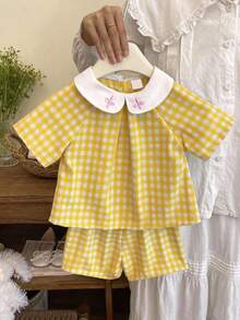 SHEIN Vintaside Kids 2件套女婴新生儿春夏优雅公主风彼得潘领荷叶边上衣+短裤套装 - 黃色 - 查看 6
