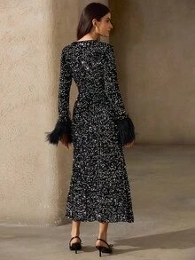 Aveloria Rosie Luxury Sequin Patchwork Faux Fur Cuff Dress, Chic Round Neck Slim Fit Sparkling Sequin Dress With Elegant Vibe - Black - View 2