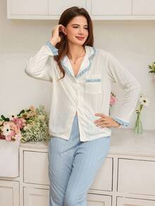 Snug Reverie 撞色蕾丝边纽扣前襟白色上衣和裤子休闲套装，秋季服装 - 白色 - 查看 3