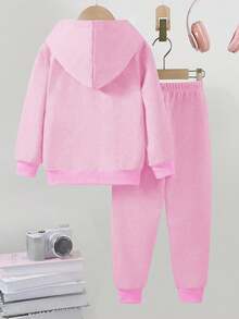 SHEIN Playful Pals 年轻女孩休闲时尚可爱趣味卡布奇诺芭蕾舞者图案印花连帽衫 + 裤子 2 件套，适合日常、户外、运动和学校，秋冬 - 粉色 - 查看 2