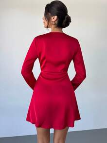 Firerie 女士新款优雅派对和圣诞婚礼宾客礼服，红色缎面绉纱低胸垂坠领长袖修身迷你连衣裙，秋季时尚，女士婚礼宾客礼服，外出装 - 紅色 - 查看 4