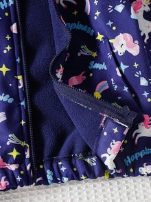 小女孩连帽拉链夹克，可爱俏皮的独角兽设计，保暖内衬，适合度假