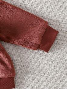 SHEIN Cute Round Neck Plush Baby Boy Outfit Fall Winter - Redwood - View 4