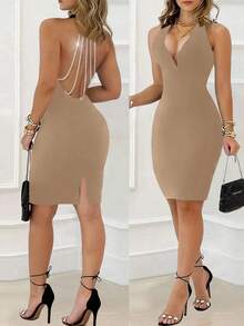 Vestido corto sexy con escote en V y espalda descubierta con decoración de cadena, nuevo para el verano de las mujeres - Caqui - Ver 1