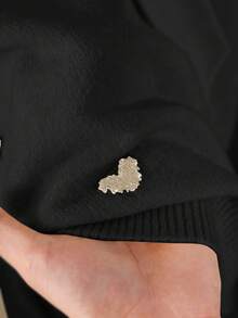 CosyJoli Suéter holgado con escote en V y espalda descubierta con estampado de corazones en beige para tallas grandes