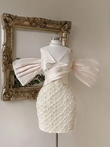 Lovelzi 优雅、浪漫、性感、香槟色、缎面、蝴蝶结、3D 花卉蕾丝拼接、褶饰、合身腰部中长连衣裙，适合生日派对、婚礼、鸡尾酒会 - 香檳色 - 查看 3