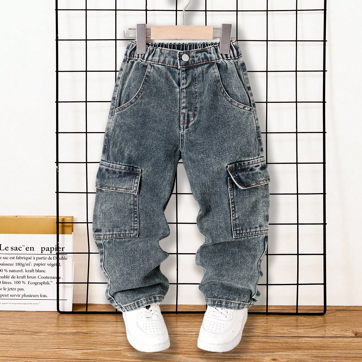 Pantalones vaqueros cargo de pierna recta y ajuste holgado con pespuntes de contraste para niño