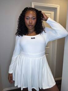 Truni Unbeholfenes Große Größen-Herbstkleid für Frauen, Winter Große Größen Lässig Einfaches Grundkleid mit U-Ausschnitt und Langarm, mit schwarzem Label und weißer Beschriftung, kombiniert mit eingebauten Shorts, weißes Strickstoff Langarm Plissee Mini-Kleid für Birnenform Körpertyp