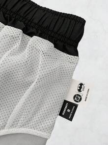 Batman X Manfinity CoralVoy Quần short đi biển cạp rút họa tiết dơi và khẩu hiệu mùa hè dành cho nam - màu đen - Xem 5