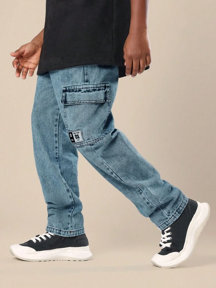 Straight Fit Cargo Jeans With Utility Pockets