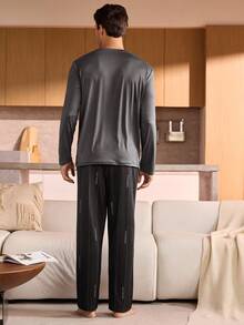 Manfinity Underwear&Sleepwear Basics Conjunto de pijama de talla grande para hombre con parte superior de cuello redondo de manga larga y pantalones con estampado simple - Gris Oscuro - Ver 2