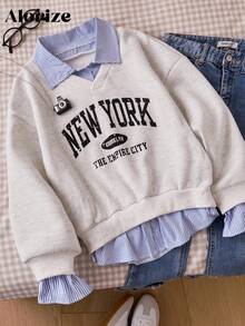 女孩休闲百搭二合一运动衫，蓝白条纹衬衫领、袖口和下摆，胸前有黑色字母印花图案，适合秋冬季外出、旅行、散步、上学、通勤，可搭配夹克、裤子、运动裤 - 灰色 - 查看 9