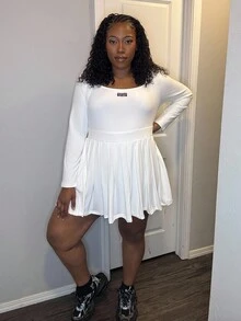 Truni Unbeholfenes Große Größen-Herbstkleid für Frauen, Winter Große Größen Lässig Einfaches Grundkleid mit U-Ausschnitt und Langarm, mit schwarzem Label und weißer Beschriftung, kombiniert mit eingebauten Shorts, weißes Strickstoff Langarm Plissee Mini-Kleid für Birnenform Körpertyp