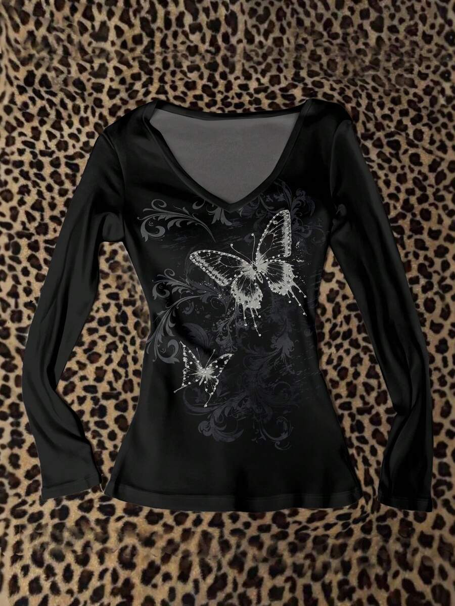 Attitoon 女式 V 领休闲简约百搭修身长袖 T 恤，适合秋冬季，朋克、复古、Y2K 风格，蝴蝶印花 - 白色 - 查看 1