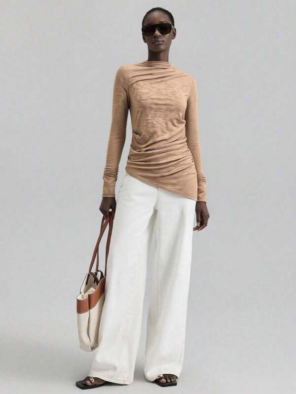 Ontre Elegant Style, Minimalist Design, Knitted Fabric, Khaki Color, Long Sleeve, Ruched Detail, Asymmetric Hem, Fitted Silhouette, Women's T-Shirt, Casual Business Commute For Autumn Asymmetric Gathered Design Modern Urban Casual Fashion Business Casual Women's Office Wear Low-Key Old Money Style Effortless Temperament High-End Urban Commuting High-Quality Airport Women's Wear High-End Material Low-Key And Durable Basic Style, All-Match And Suitable For Everyone, Street Fashion Wear, Coffee Shop Wear