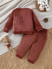 SHEIN Cute Round Neck Plush Baby Boy Outfit Fall Winter - Redwood - View 2