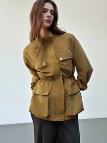 Maija 2025 橄榄绿高领金属纽扣设计女式初秋风衣棕色夹克女式春季夹克女式短袖外套女式夏季夹克女式工装夹克 - 橄欖綠 - 查看 3