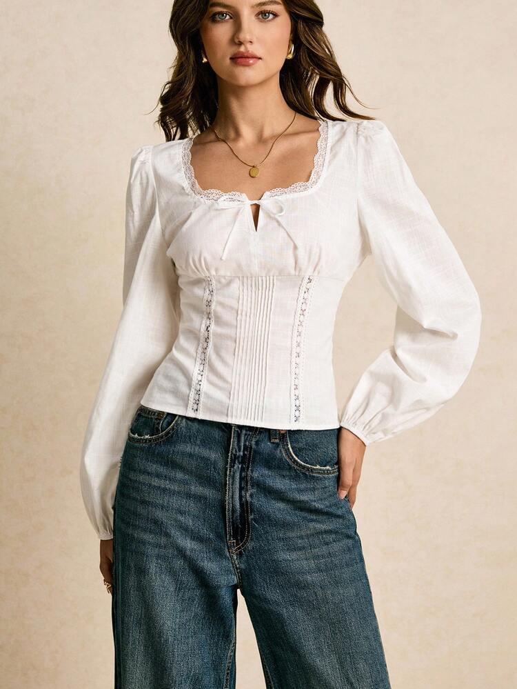 Poéselle بلوزة أنيقة مزينة بالدانتيل والفيونكة مع تصميم منسدل - أبيض - مشاهدة 4