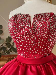 Lovelzi 优雅、浪漫、性感的黑色缎面面料，深 V 领，收腰，紧身胸衣，大量水钻装饰，有骨紧身胸衣，后背系带，A 字裙，褶皱设计，适合毕业典礼、学校开学典礼、音乐节、生日派对、婚礼、舞会礼服 - 酒紅色 - 查看 3