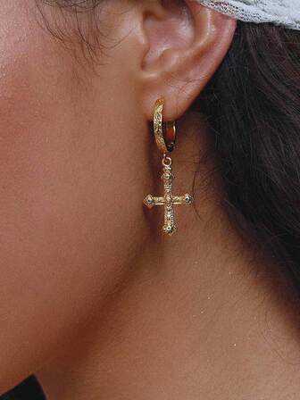 Glisma Par de aretes de cruz chapados en oro de 18K, adecuados para fiesta, casual, concierto/festival, discoteca, lindos, de lujo con textura, metálicos, con rhinestones, circonita, diseño de cruz, para Navidad, boda, vacaciones, campamento