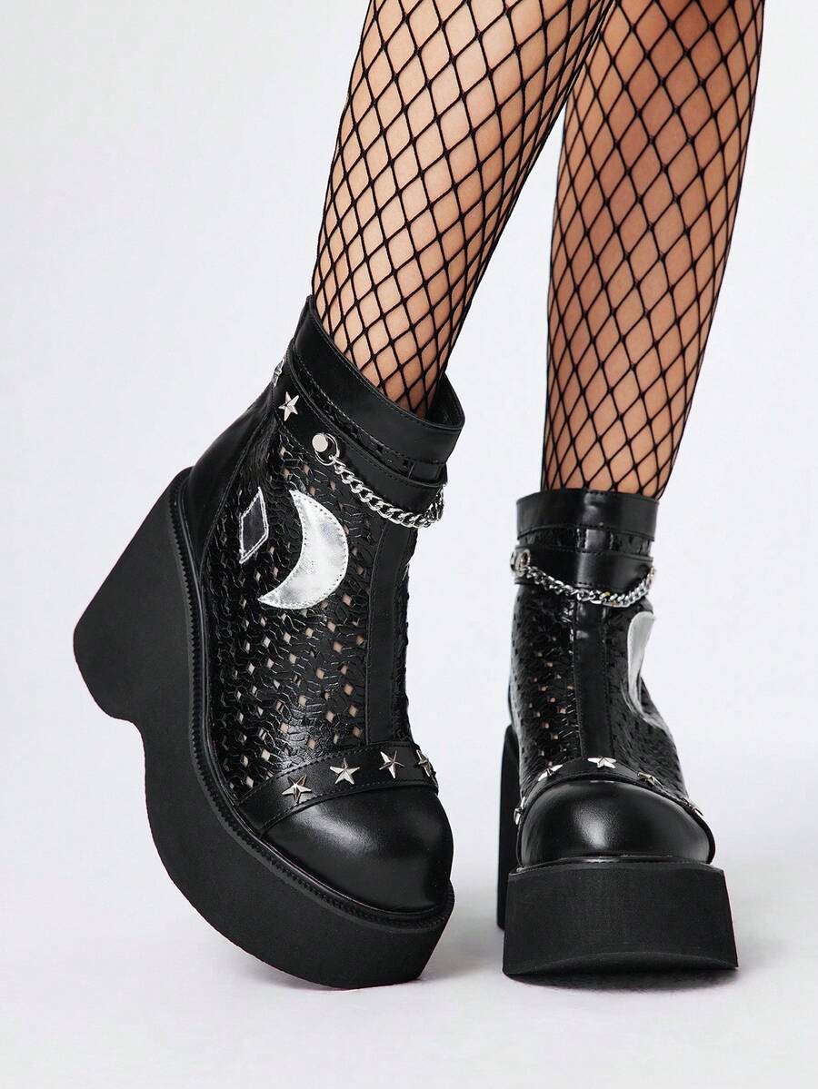 ROMWE Grunge Punk Giày bốt nữ cổ thấp thoải mái, kiểu dáng thường ngày, dự tiệc, chất liệu da PU khoét rỗng họa tiết ngôi sao kim loại, khóa cài đôi phía sau, khóa kéo, màu đen, phong cách punk, đế dày, gót chunky, thích hợp cho Halloween. - màu đen - Xem 1