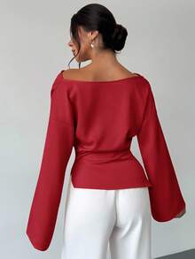 Firerie Áo sơ mi nữ cổ thuyền tay loe cạp chun màu mơ, phong cách tối giản thanh lịch, chất liệu satin cổ bẻ bất đối xứng, tay chuông, trang phục công sở sang trọng - Màu Đỏ Sâu - Xem 8