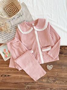 SHEIN 少女优雅时尚公主风针织提花面料套装，柔软舒适，包含一件带荷叶边下摆和口袋的拼接领衬衫和一条直筒裤，休闲家居服套装，女童睡衣两件套，幼儿女童睡衣两件套，幼儿女童服装套装，适合嘉年华、秋冬季穿着。 - 粉色 - 查看 1