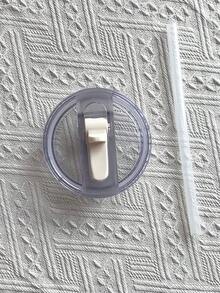 SHEIN 1 件 2 件 40 盎司玻璃杯替换盖 - 防漏翻盖吸管盖，白色、黑色、米色、蓝色、粉色，兼容 40 盎司杯配件 - 彩色 - 查看 12