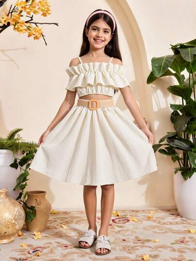 中小孩女孩露肩荷葉邊上衣和裙子