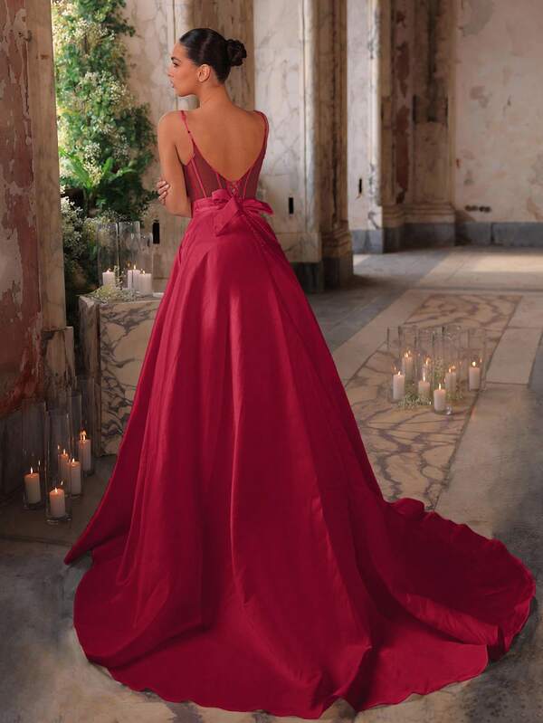 Glamrae Elegantes weißes minimalistisches Satin-Slip-Kleid mit V-Ausschnitt, rückenfreiem Design, Schleife, verstellbaren Trägern, Seitentaschen und extra großem Zug in A-Linie für die Hochzeit