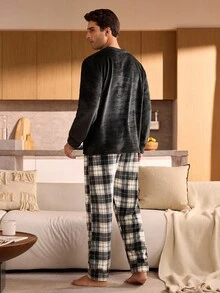 Manfinity Underwear&Sleepwear Basics Plaid Long Sleeve Top And Pants Fleece Fluffy Pajama Set For Men, Fall Winter Clothes, Cozy - Black - View 2