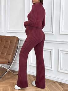 SHEIN Set premaman da 2 pezzi con top corto a collo alto e pantaloni a zampa, set a maglia autunnale a maniche lunghe da 2 pezzi, set da 2 pezzi in maglia per donne, set a costine da 2 pezzi - Rosso - Visualizzare 2
