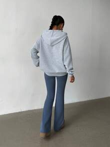 SHEIN Glowzi 青少年女孩两件套，碎花灰蓝色，休闲百搭，宽松长袖运动衫和喇叭裤，返校，干净女孩，运动服 - 灰色 - 查看 3