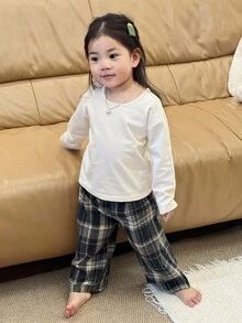 DAZY Pijamale confortabile pentru fete mici, set 2 buc., tricou casual cu guler rotund și pantaloni lejeri în carouri - alb - Vizualizare 5