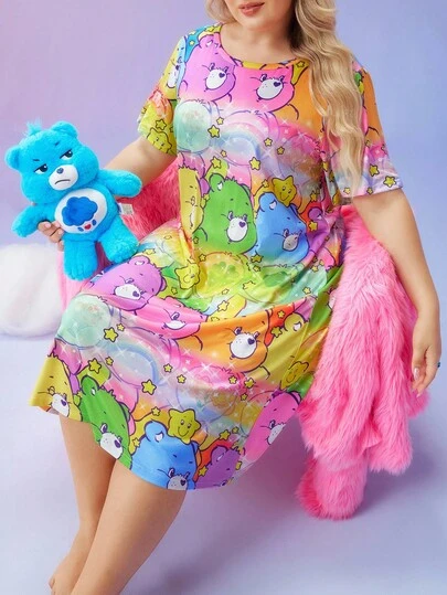 SweetSlumber X Carebears Slumberry CURVE Camisón holgado de manga corta con estampado de oso de dibujos animados y degradado arcoíris para mujer talla grande, verano
