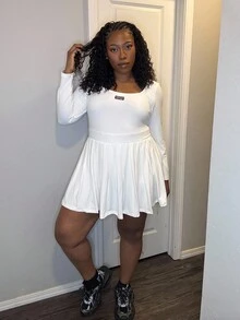 Truni Unbeholfenes Große Größen-Herbstkleid für Frauen, Winter Große Größen Lässig Einfaches Grundkleid mit U-Ausschnitt und Langarm, mit schwarzem Label und weißer Beschriftung, kombiniert mit eingebauten Shorts, weißes Strickstoff Langarm Plissee Mini-Kleid für Birnenform Körpertyp