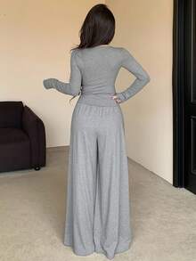 DAZY 女士休闲纯色V领T恤和阔腿裤两件套，秋季女士家居服套装 - 灰色 - 查看 2