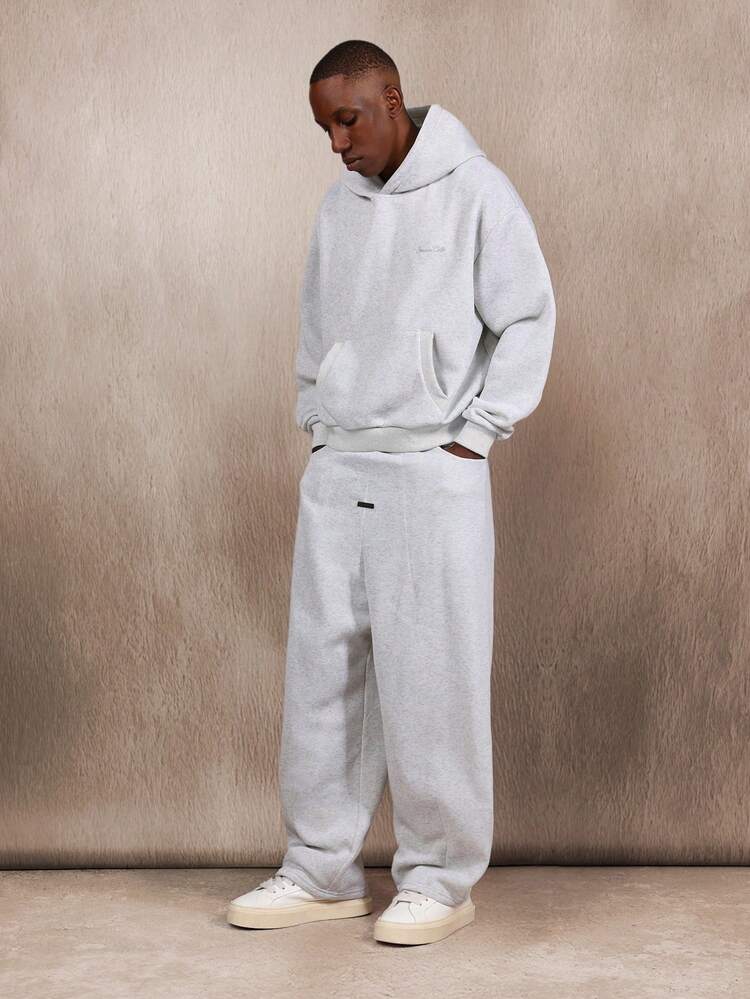 Niezbędny zestaw bluzy z kapturem i szerokimi nogawkami typu joggers