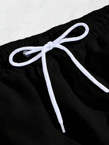 Batman X Manfinity CoralVoy Quần short đi biển cạp rút họa tiết dơi và khẩu hiệu mùa hè dành cho nam - màu đen - Xem 4