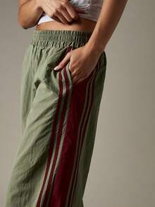 MISSGUIDED Wide Leg Track Pants With Contrast Side Stripe Details For Casual Comfort And Urban Style