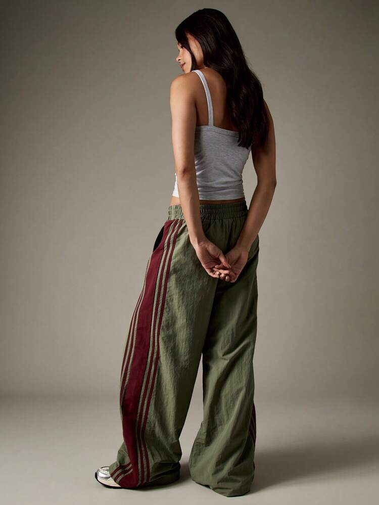 MISSGUIDED Wide Leg Track Pants With Contrast Side Stripe Details For Casual Comfort And Urban Style Christmas