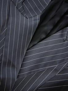 Aveloria Modichic 高级通勤优雅经典条纹不对称金属扣圆领不对称下摆腰部合身女式长袖西装外套 - 深灰色 - 查看 7