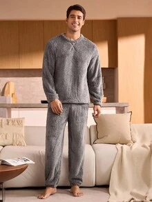 Manfinity Underwear&Sleepwear Basics Plus Size Men's Solid Color Fleece Long Sleeve Top And Pants Pajama Set
